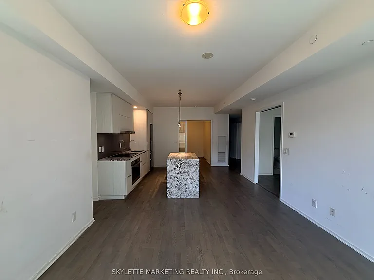 1 Bloor St E #422 — Photo 6