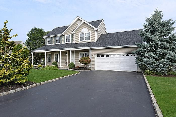 1st image of 20 Clover Meadow Ct