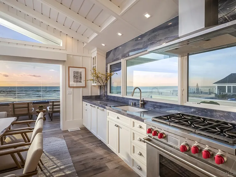 2050 Ocean Front — Photo 8