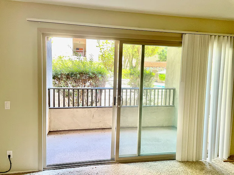 2530 Clairemont Dr — Photo 21