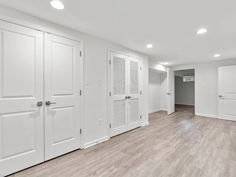 109 Devon Ct — Photo 25