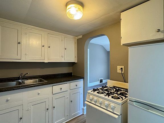 4th image of 608 1/2 E Monroe St