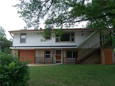 922 NW South Shore Dr, Lake Waukomis, MO, 64151