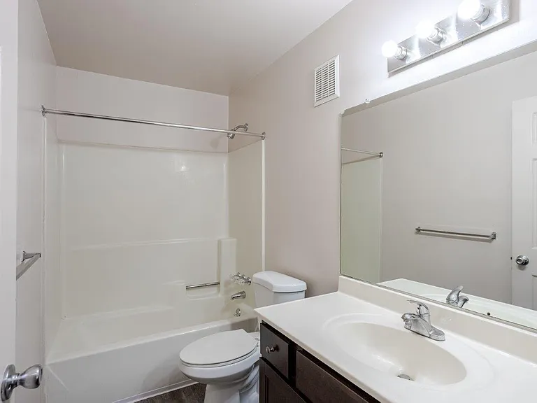 Pavilion Court Apartment Homes — Photo 7