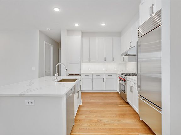 3rd image of 3 Somerset Ln Unit 419