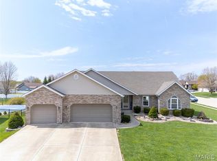 177 Oak Hill Dr, Maryville, IL