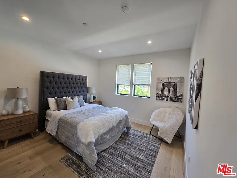 5012 Enfield Ave — Photo 37