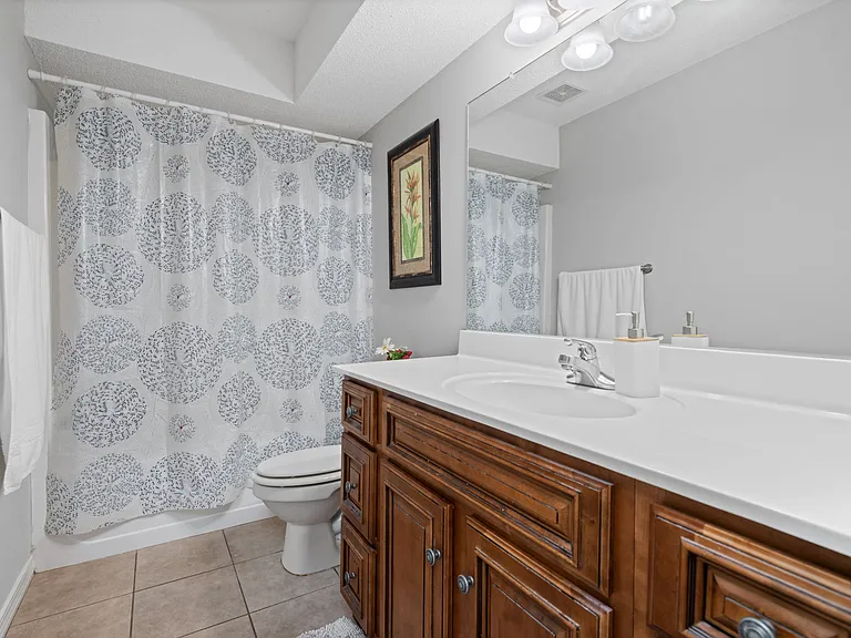 Tomrick Cir — Photo 16