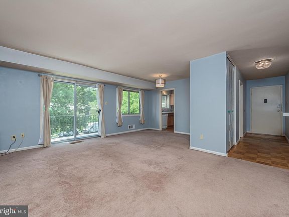 2nd image of 10612 Montrose Ave #10612