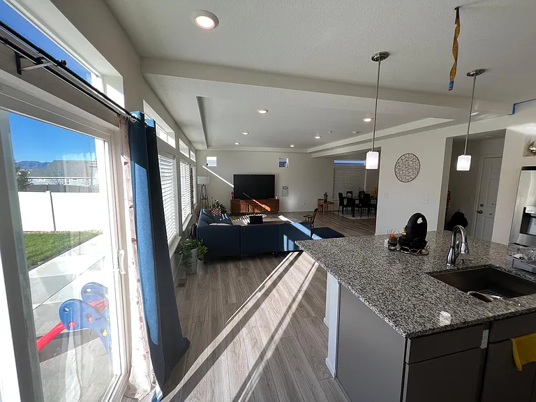 1046 Magnolia St — Photo 9