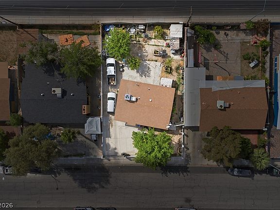 5th image of 2704 Brady Ave