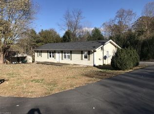 602 Hickory St, Dobson, NC 27017