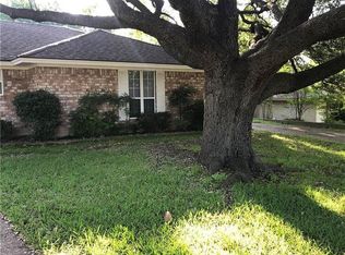 1709 Live Oak Valley Cir, Waco, TX 76710