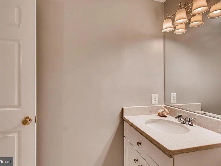 509 Oakmont Ct — Photo 16