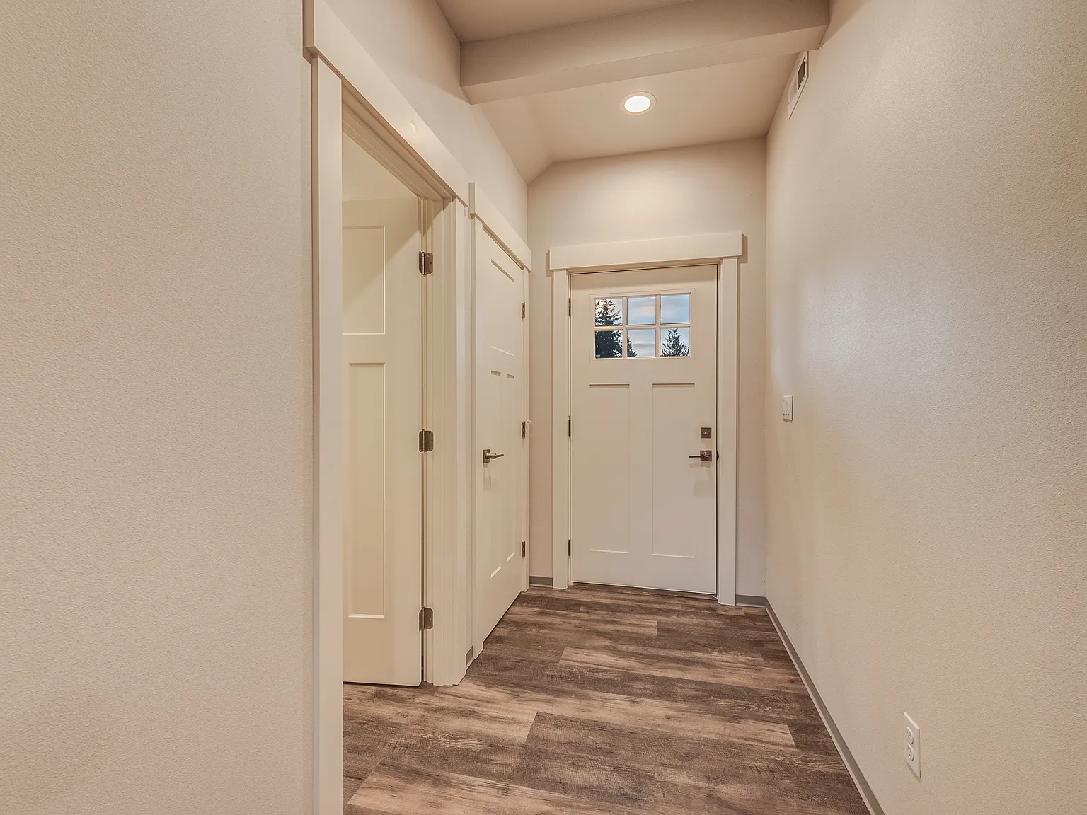4 bed, 2.5 bath, 1575 sqft, $3,200 — Photo 4