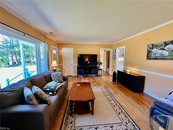 5th image of 313 Robinhood Rd