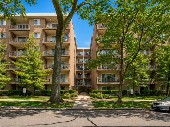 411 Ashland Ave APT 1A, River Forest, IL 60305