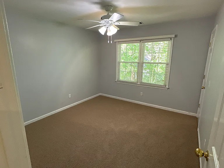 Pinehollow Ct — Photo 39