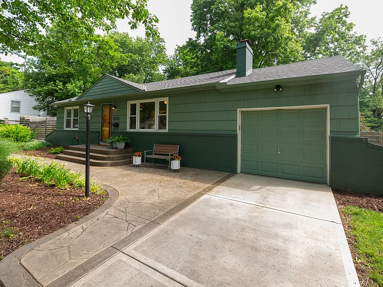 8721 Goodman St — Photo 3