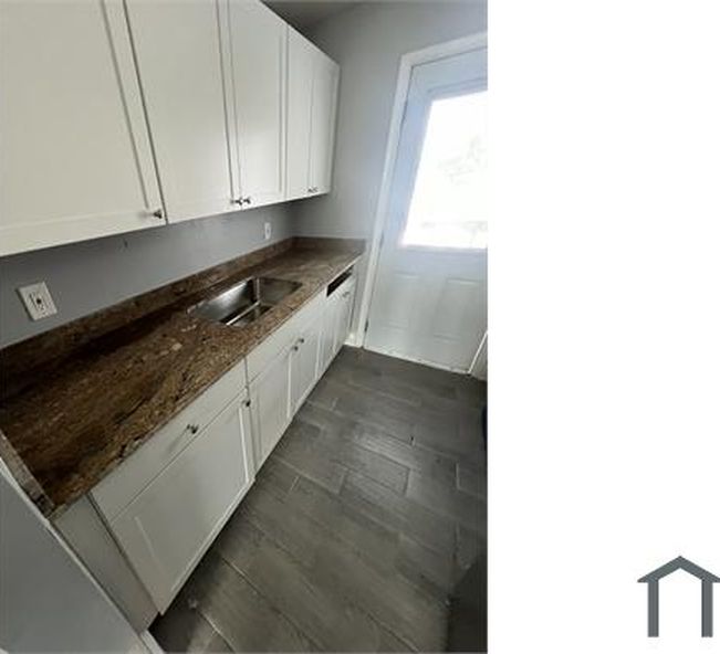 1150 E Sample Rd APT 103, photo 3