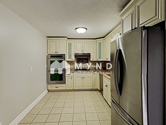 5th image of 3824 Willow Tree Cir