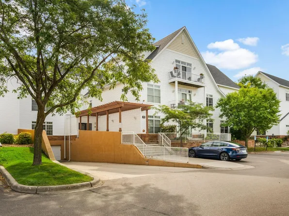 2100 Old School Rd APT 102, Mound, MN 55364