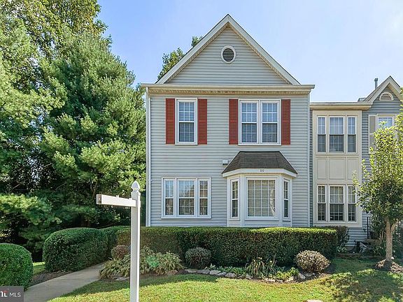 2nd image of 727 Arbor Ct