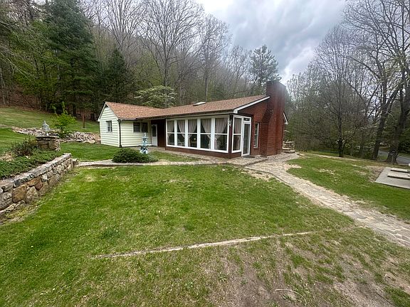 3rd image of 204 Boone Rd