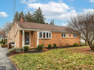 12 Cedarhurst Ln, Camp Hill, PA 17011