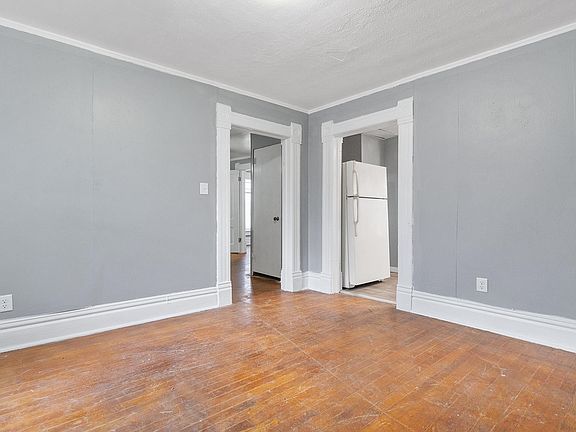 5th image of 923 16th Ave