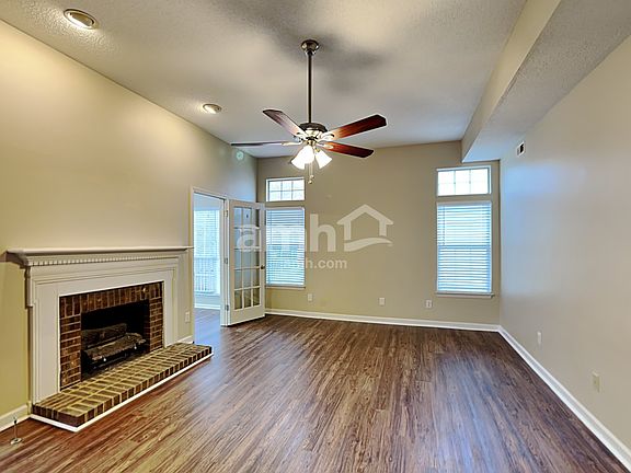 5th image of 4010 Logan Cir