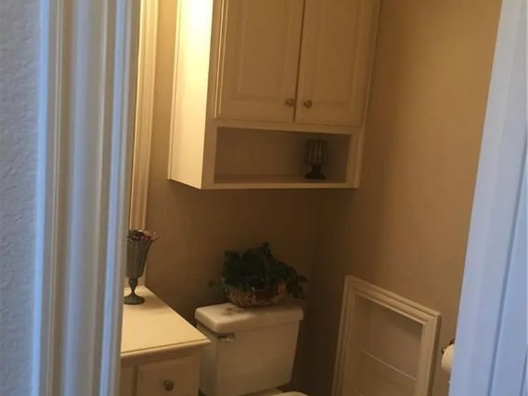 1701 Chatham Ln — Photo 5