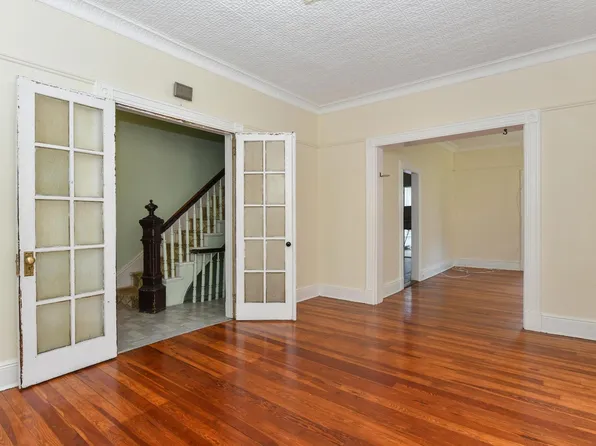 572 Gregory Avenue image 1 of 21