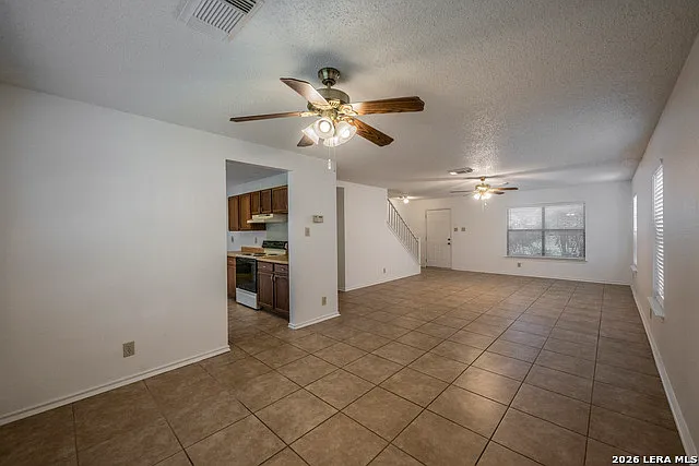 3 bed, 2.5 bath, 2190 sqft, $1,995 — Photo 4