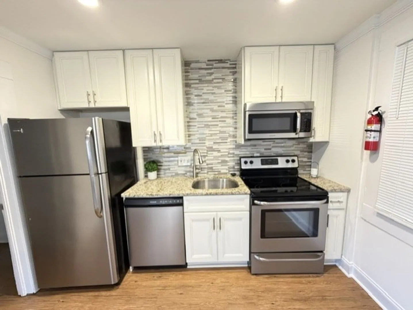 Cozy Efficiency Studio Apartment in Plaza Midwood! — Photo 3