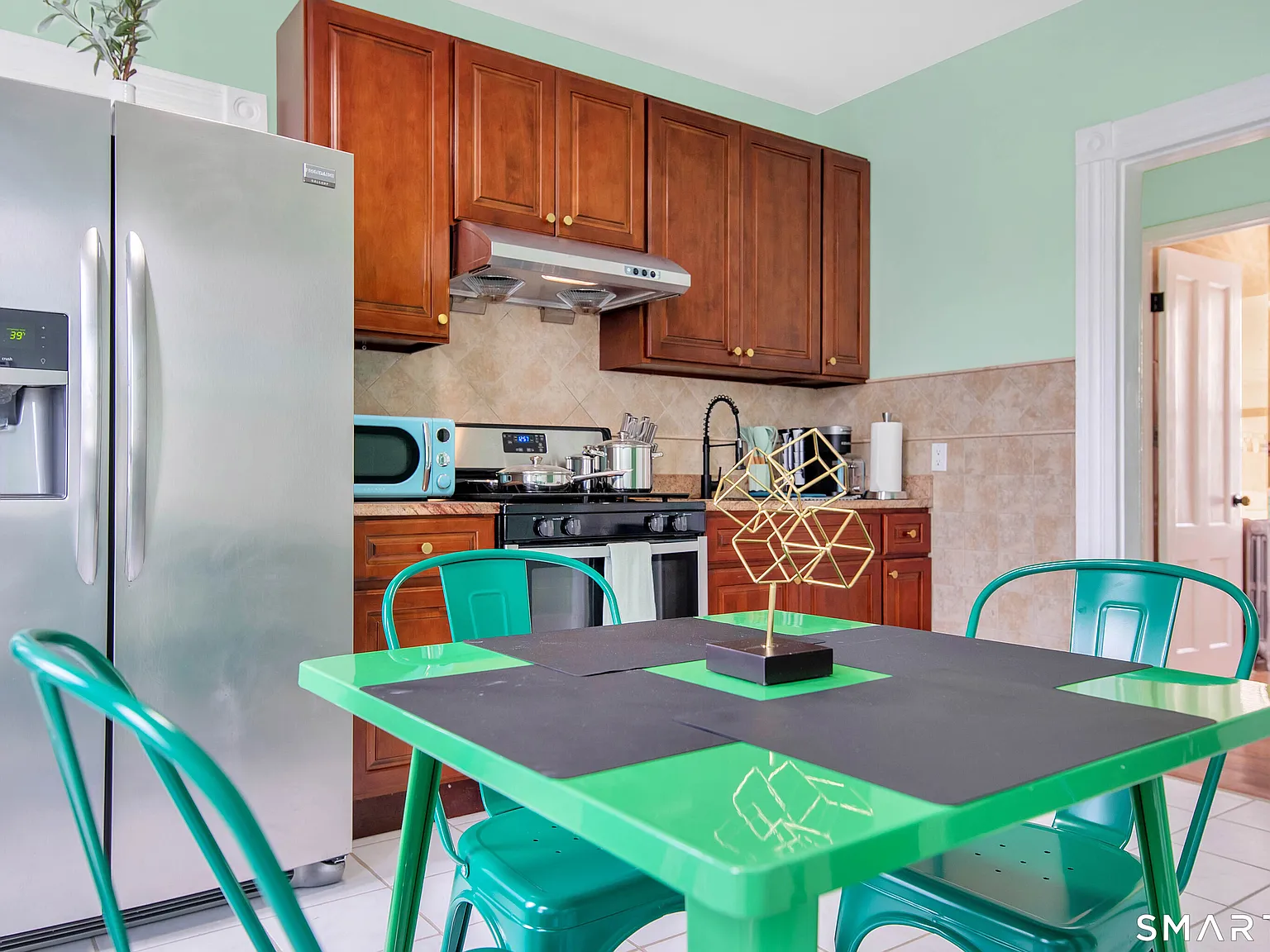 3 bed, 1.0 bath, 3416 sqft, $3,000 — Photo 4