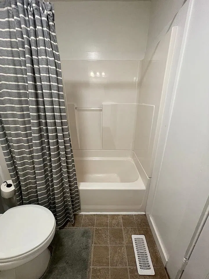 3 bed, 1280 sqft, $2,100 — Photo 4