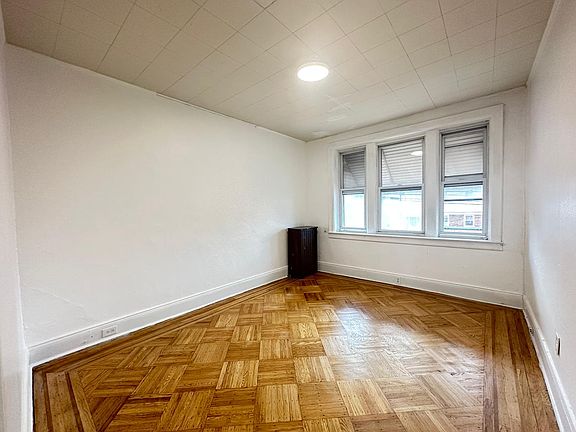 4th image of 124 Mallory Ave #2E