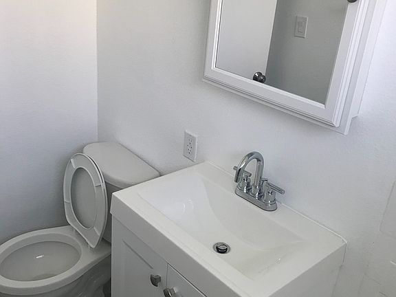 2nd image of 2351 Warwick Ave #32A