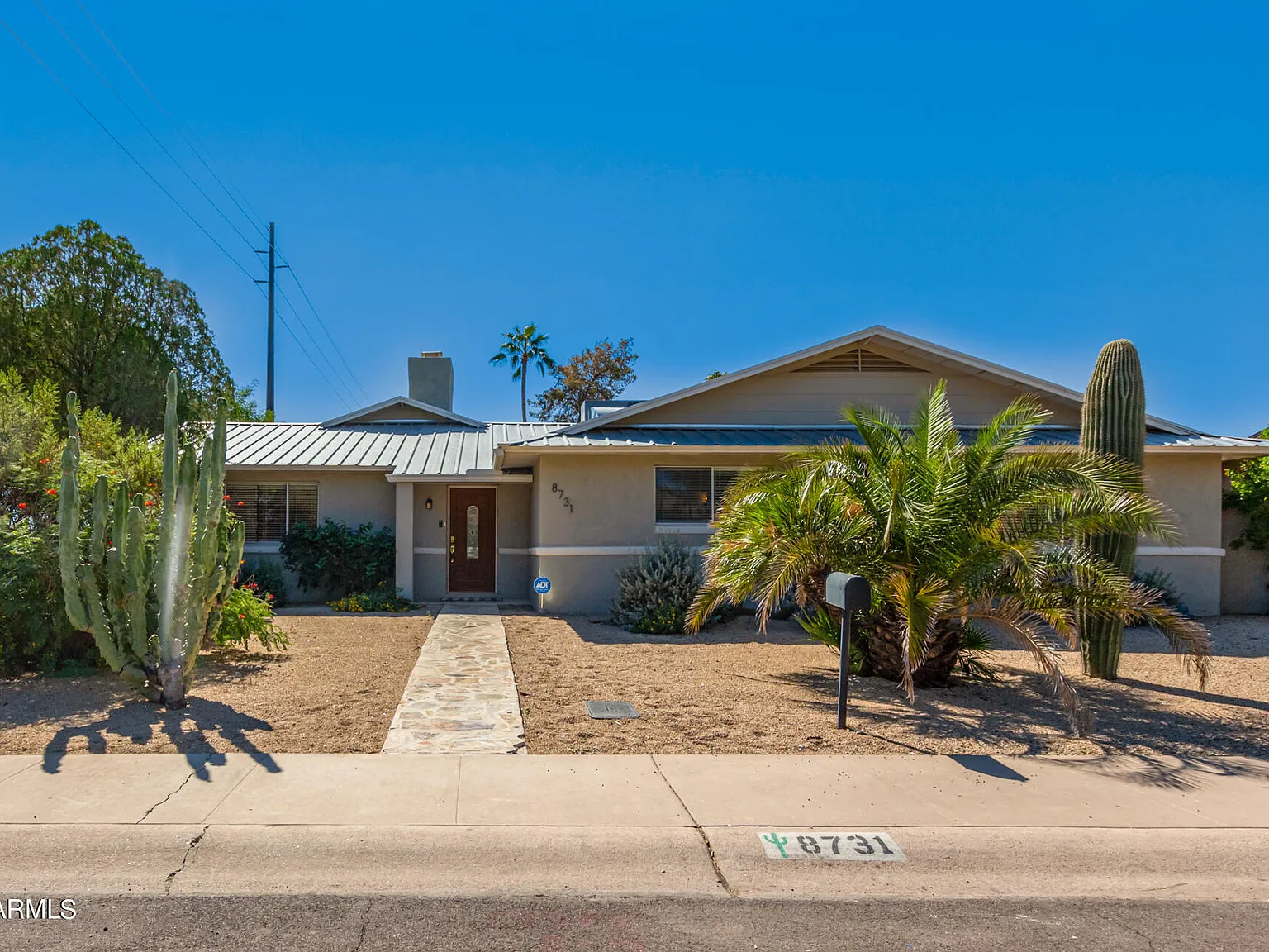 3 bed, 2.0 bath, 2250 sqft, $4,000 — Photo 1