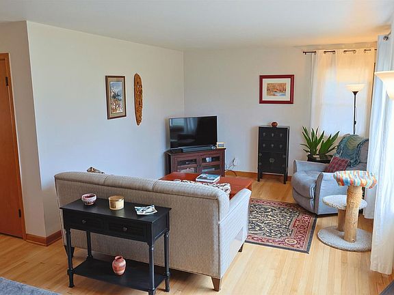 4th image of 402 Frost Woods Road