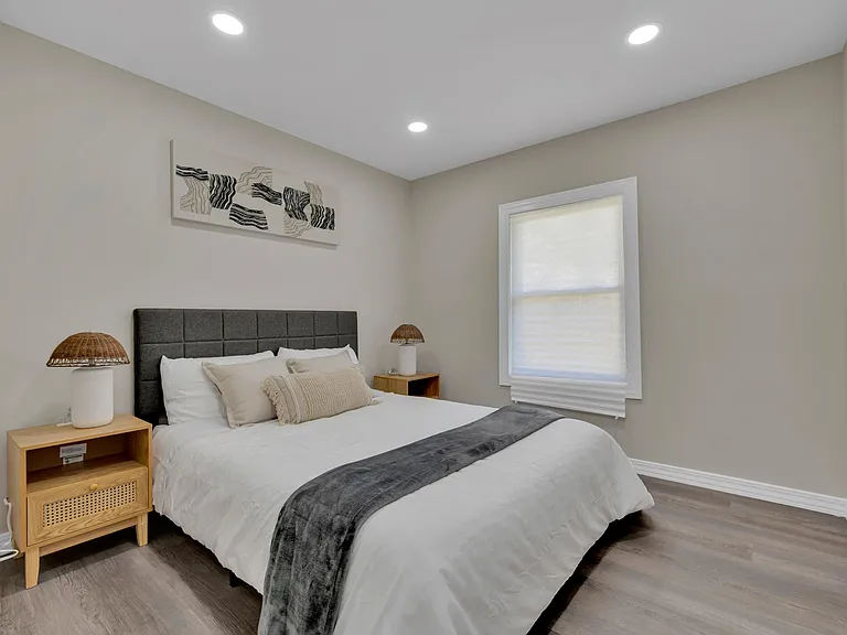 18 Montrose Dr — Photo 5