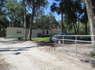 121 W Strickland Rd, Interlachen, FL 32148