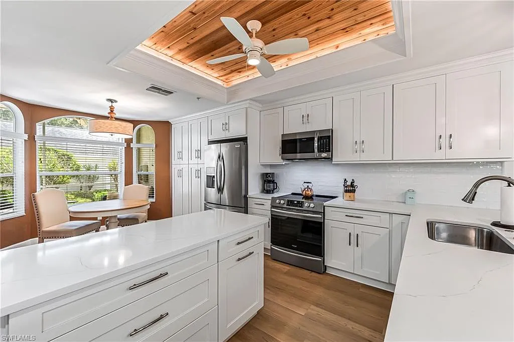 2 bed, 2.0 bath, 1556 sqft, $7,875 — Photo 3