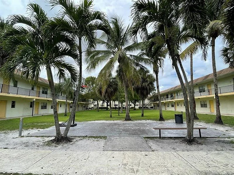 1 bed, 1.0 bath, 740 sqft, $1,600 — Photo 2