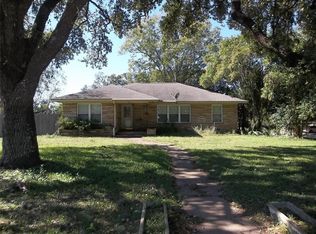 707 14th St, Hempstead, TX 77445