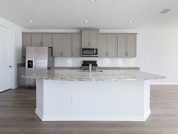 5th image of 190 Holly Forest Dr