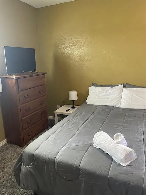 Studio, 400 sqft, $800 — Photo 2