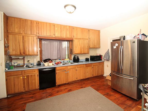 3rd image of 1209 N Broadway St
