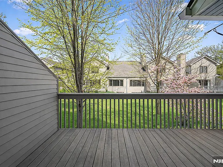 408 Dogwood Ct — Photo 18